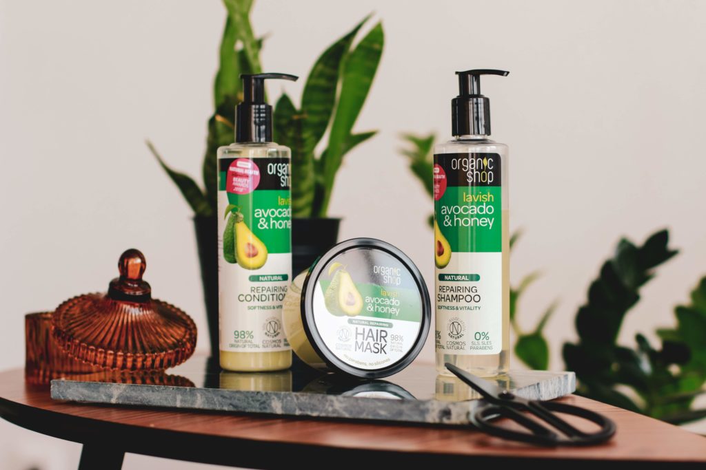 Recenze Organic Shop vlasové řady Lavish Avocado & Honey se šamponem, kondicionérem a maskou.