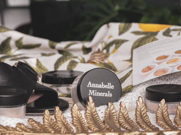 Recenze minerálních make-upů Annabelle Minerals.