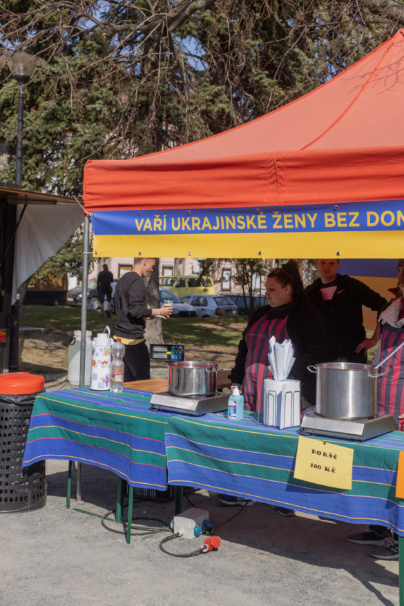 Na food festivalu v Kostelci nad Černými Lesy vařily tradiční ukrajinské speciality ženy, jež v naší republice našly útočiště.