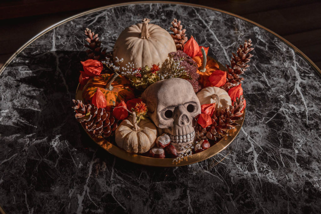 Halloweenská dekorace - strašidelný svícen