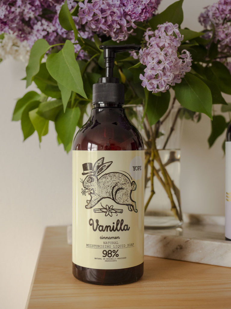 Recenze mýdel na ruce a sprchových gelů Yope: Vanilla & Cinnamon, Lilac & Vanilla, Osmanthus & White Tea.